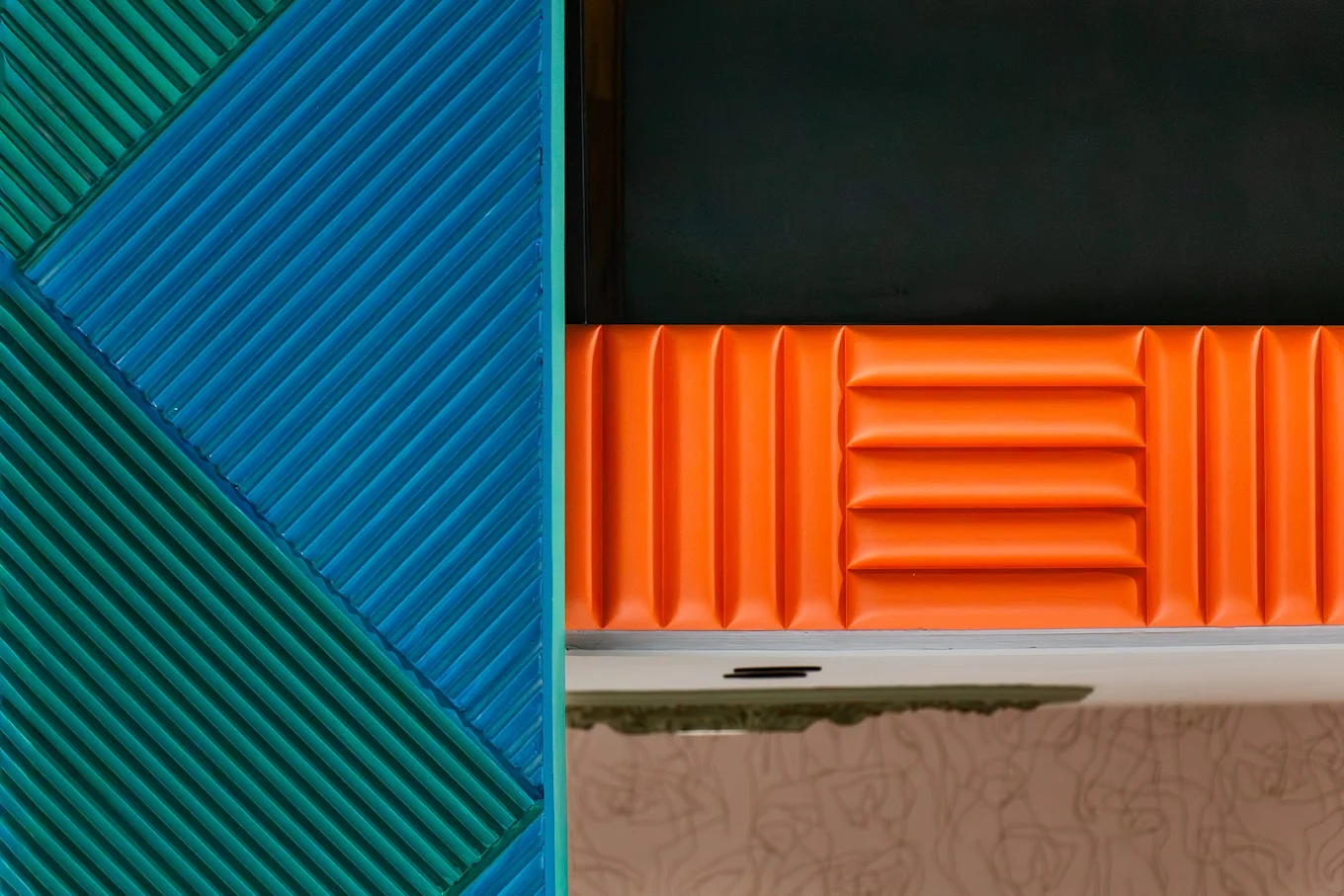 Détail de panneaux muraux 3D colorés